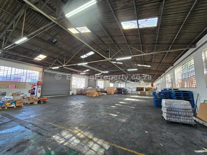 Property with large yard to let in Epping