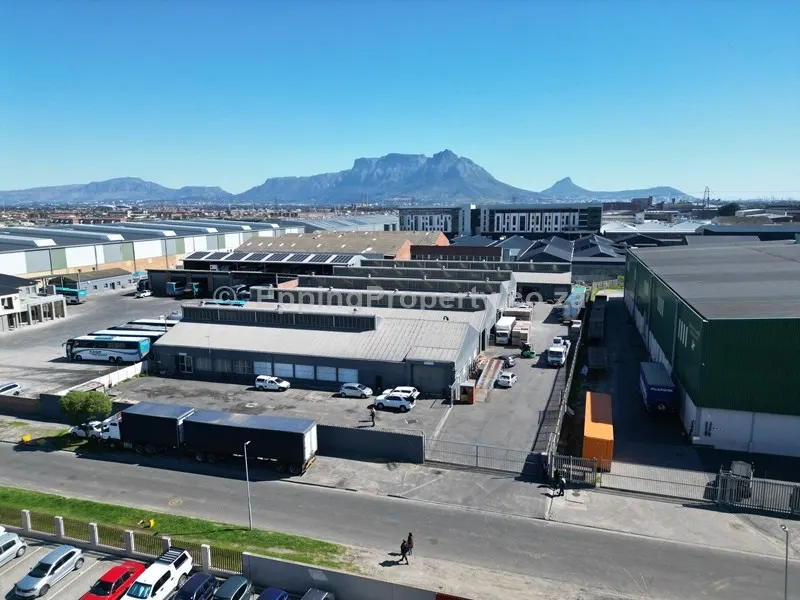 Warehouse to rent in Epping Industria