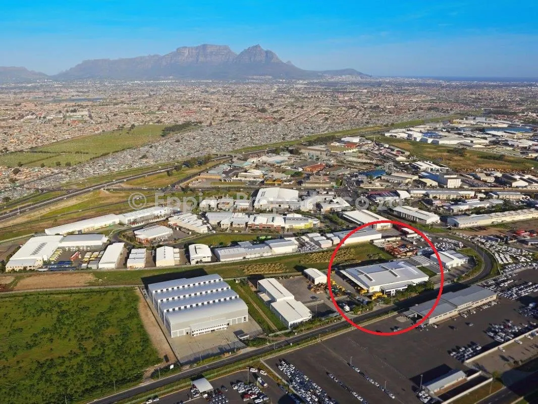 Airport Industria Warehouse to Rent
