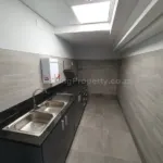 Industrial property to rent in Parow Industria