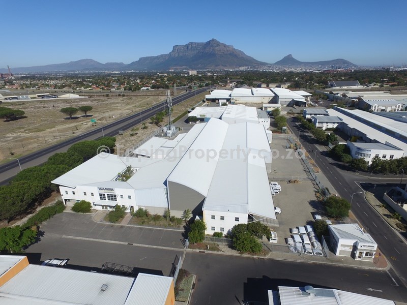 Warehouse to Rent in Thornton
