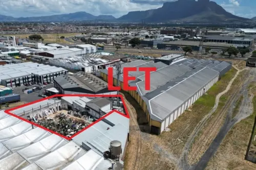 Industrial Property with Yard to Rent Epping