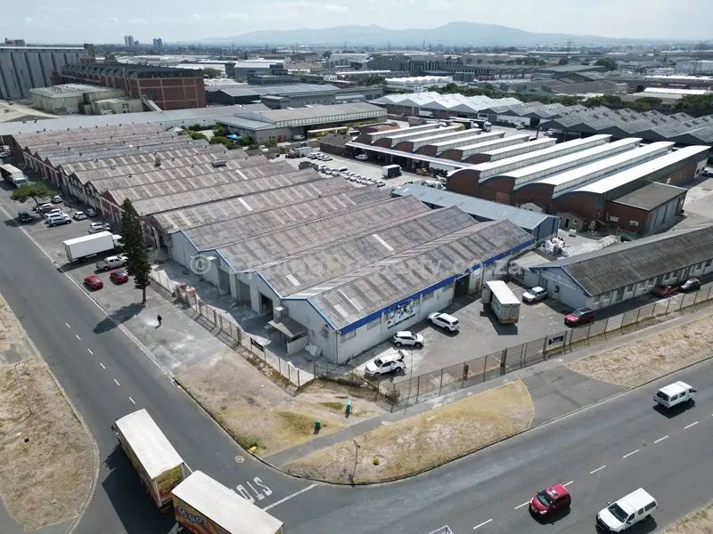 Warehouse to rent in Epping