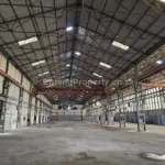 High Warehouse to Let in Epping Industria