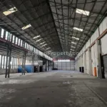 High Warehouse to Let in Epping Industria