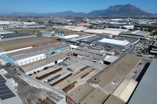 Industrial Property with Yard to Rent in Epping