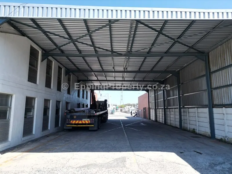 Industrial Property with Yard to Rent in Epping