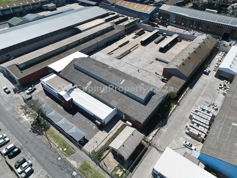 Industrial Property with Yard to Rent in Epping