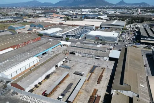 Industrial Property with Yard to Rent in Epping