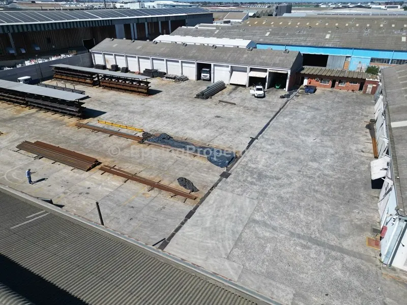 Industrial Property with Yard to Rent in Epping